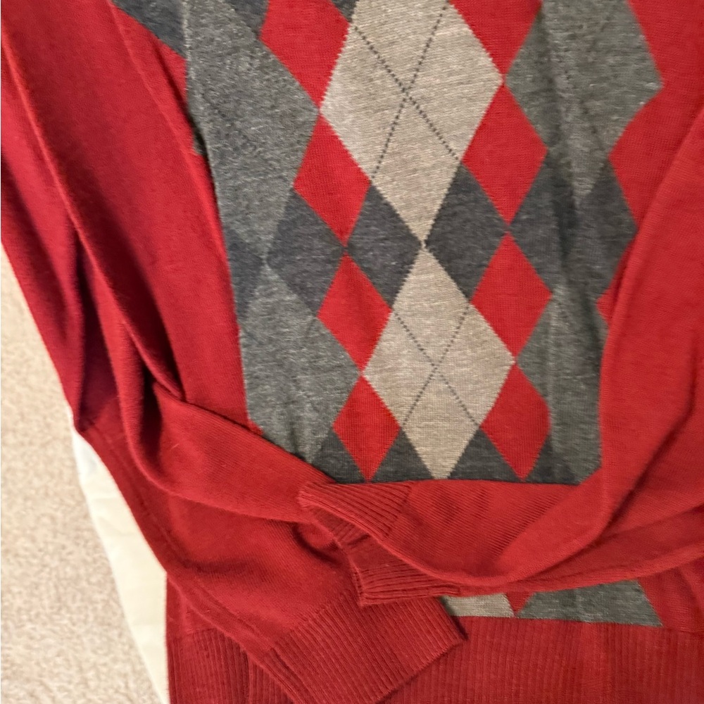 Apt. 9 Men's Red and Gray Argyle V-Neck Sweater